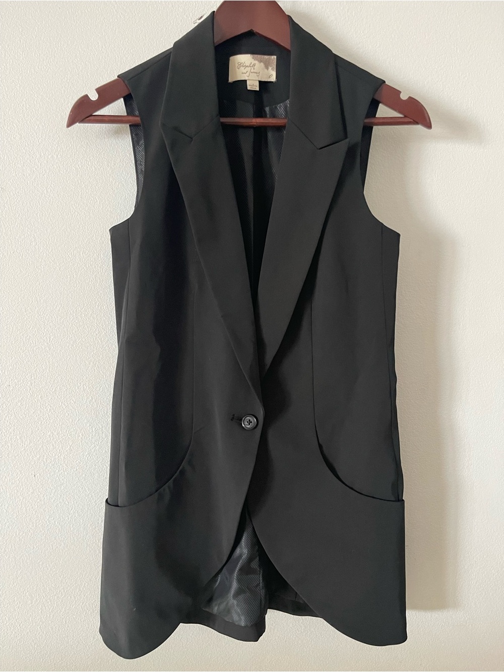 Elizabeth and James Black Sleeveless Tailored Vest with Notch Lapel Sz 0